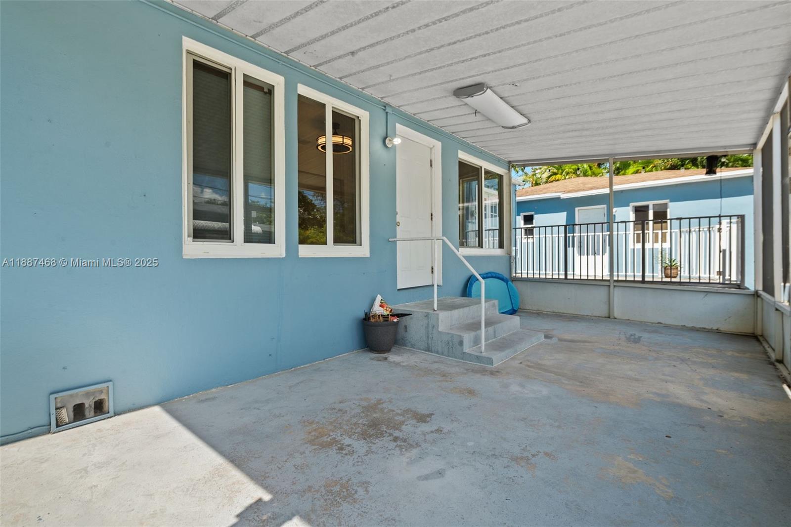 573 Palmetto Dr, Miami Springs FL 33166
