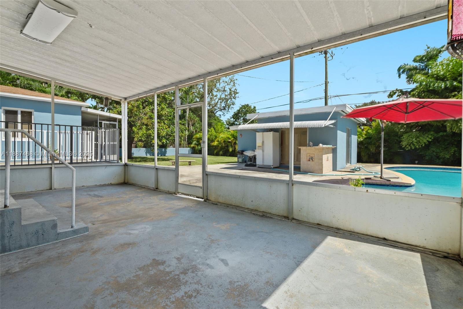 573 Palmetto Dr, Miami Springs FL 33166