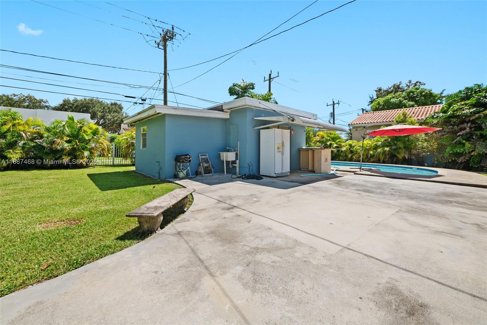 573 Palmetto Dr, Miami Springs FL 33166