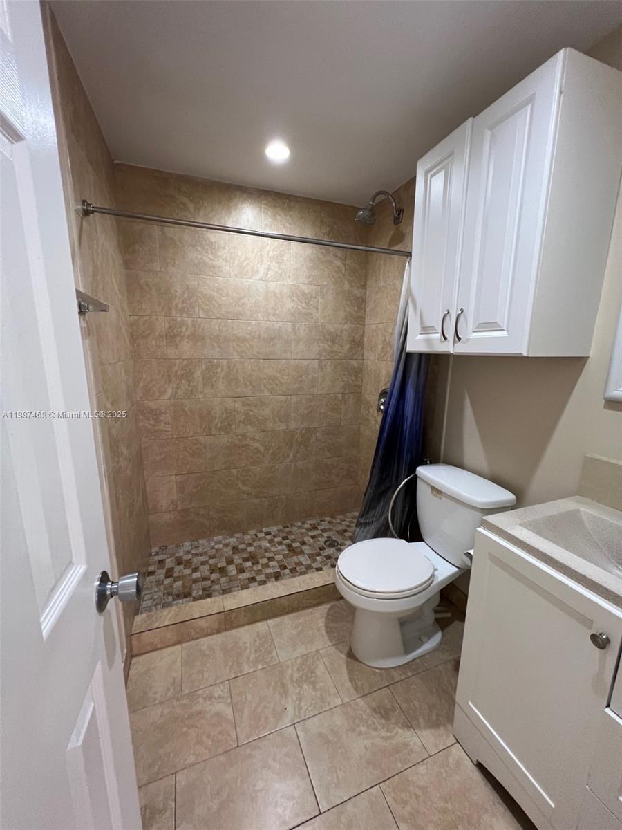 573 Palmetto Dr, Miami Springs FL 33166