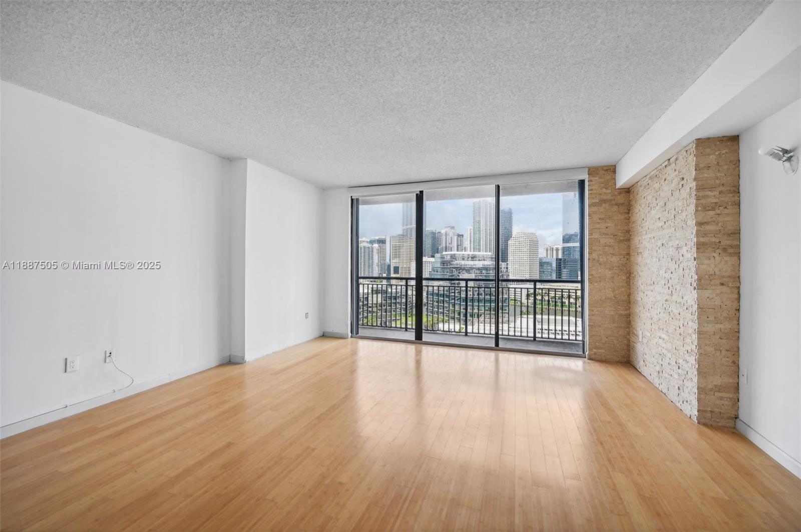540 Brickell Key Dr #1807, Miami FL 33131