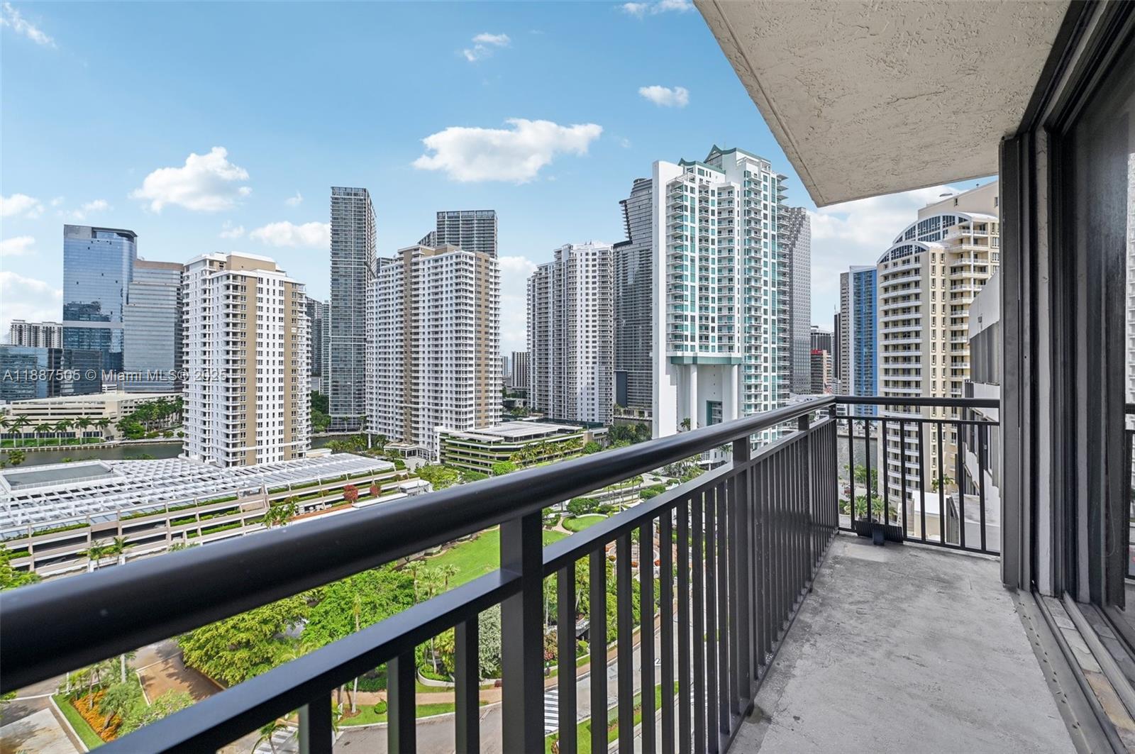 540 Brickell Key Dr #1807, Miami FL 33131