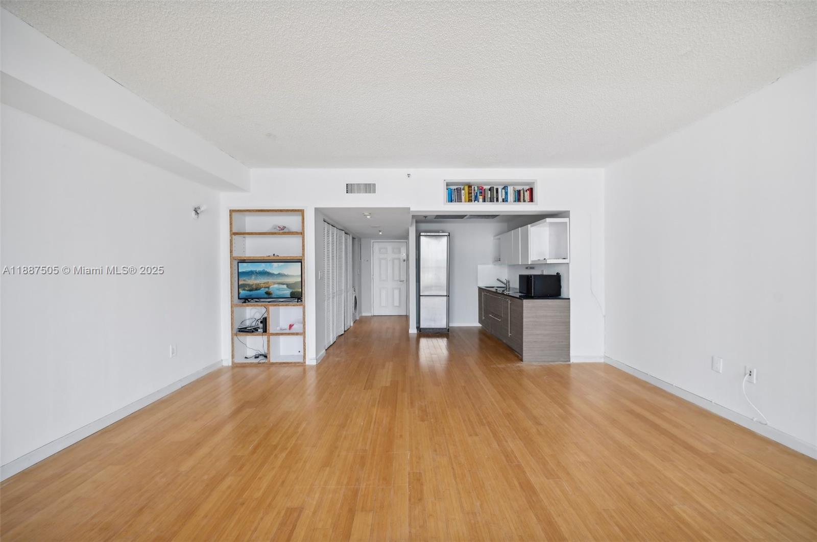 540 Brickell Key Dr #1807, Miami FL 33131