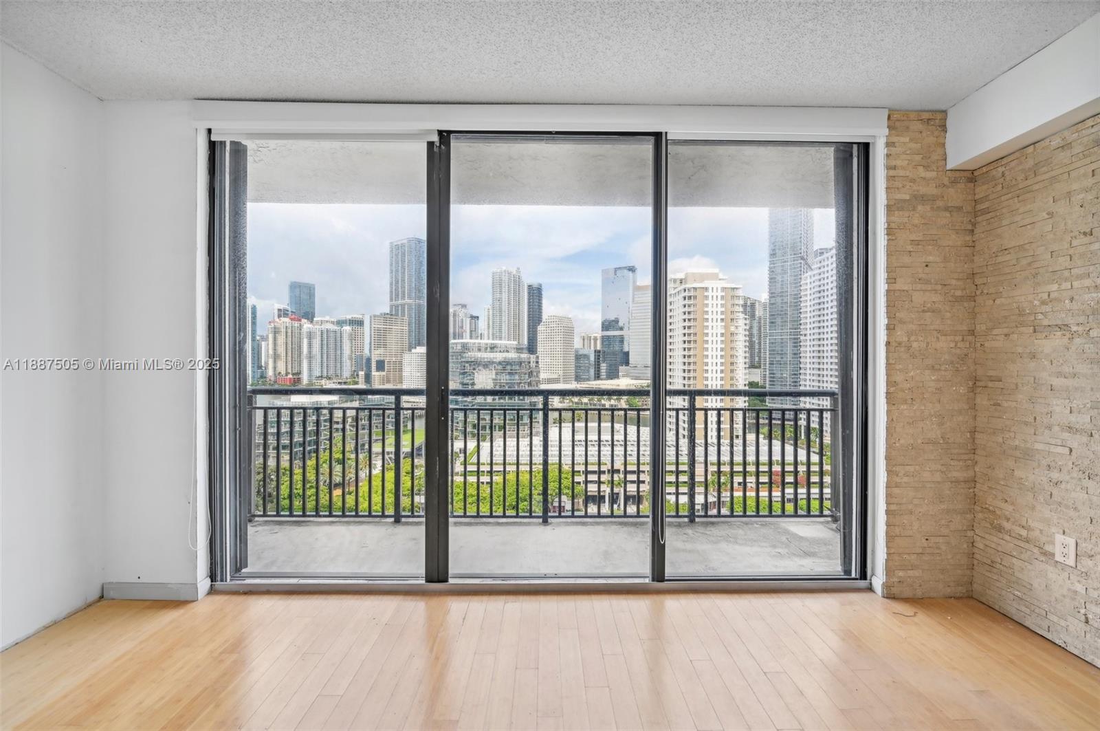 540 Brickell Key Dr #1807, Miami FL 33131