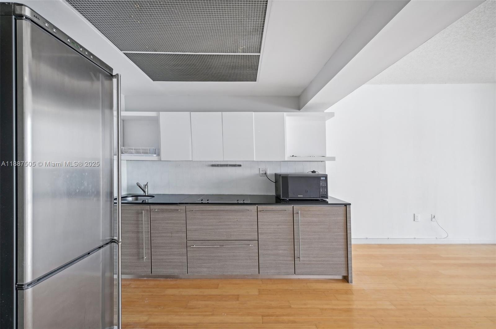 540 Brickell Key Dr #1807, Miami FL 33131