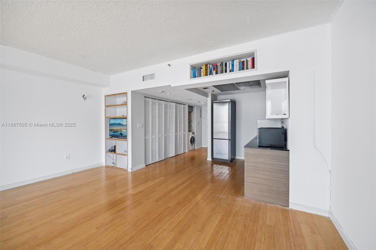 540 Brickell Key Dr #1807, Miami FL 33131