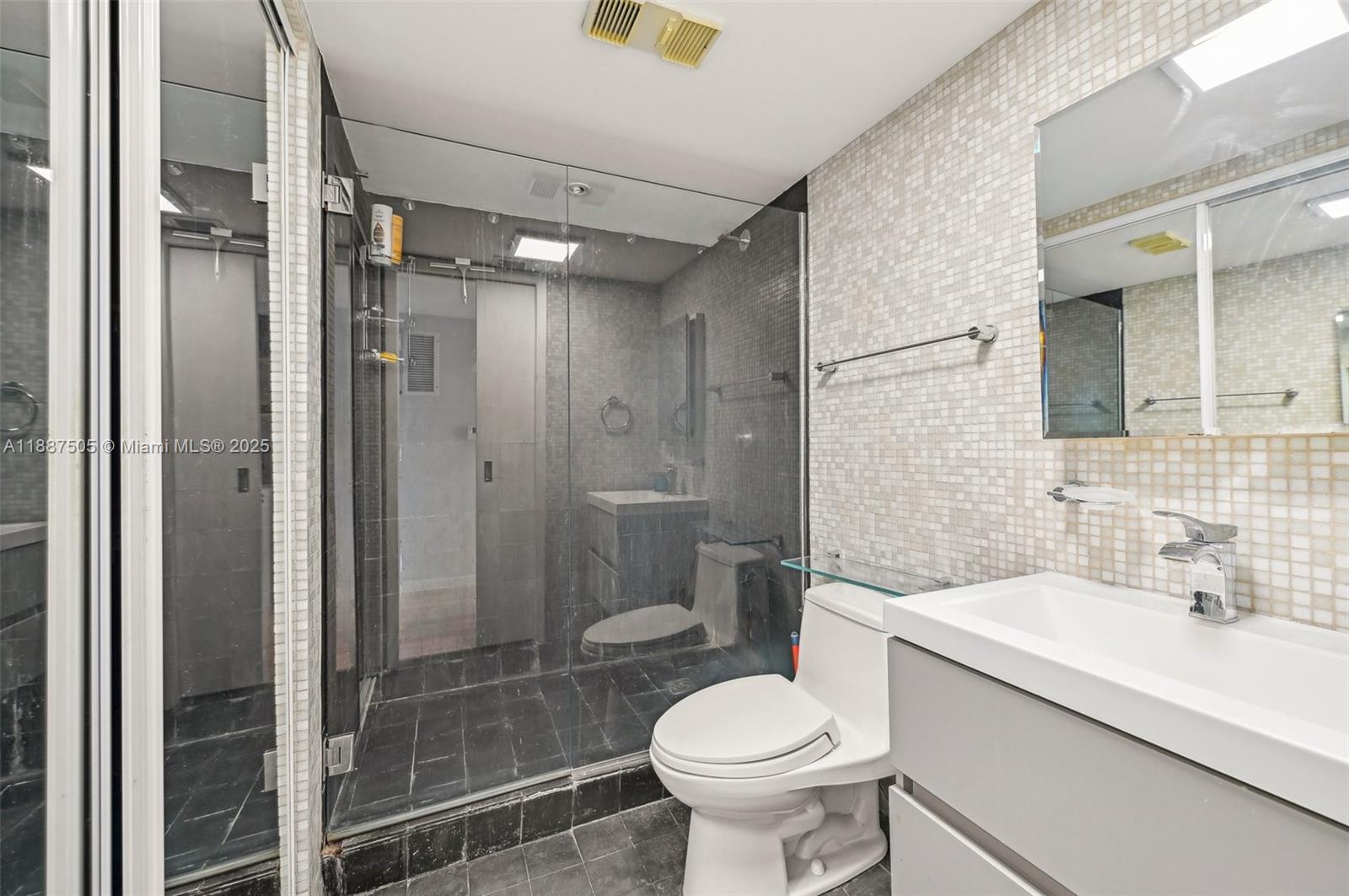 540 Brickell Key Dr #1807, Miami FL 33131