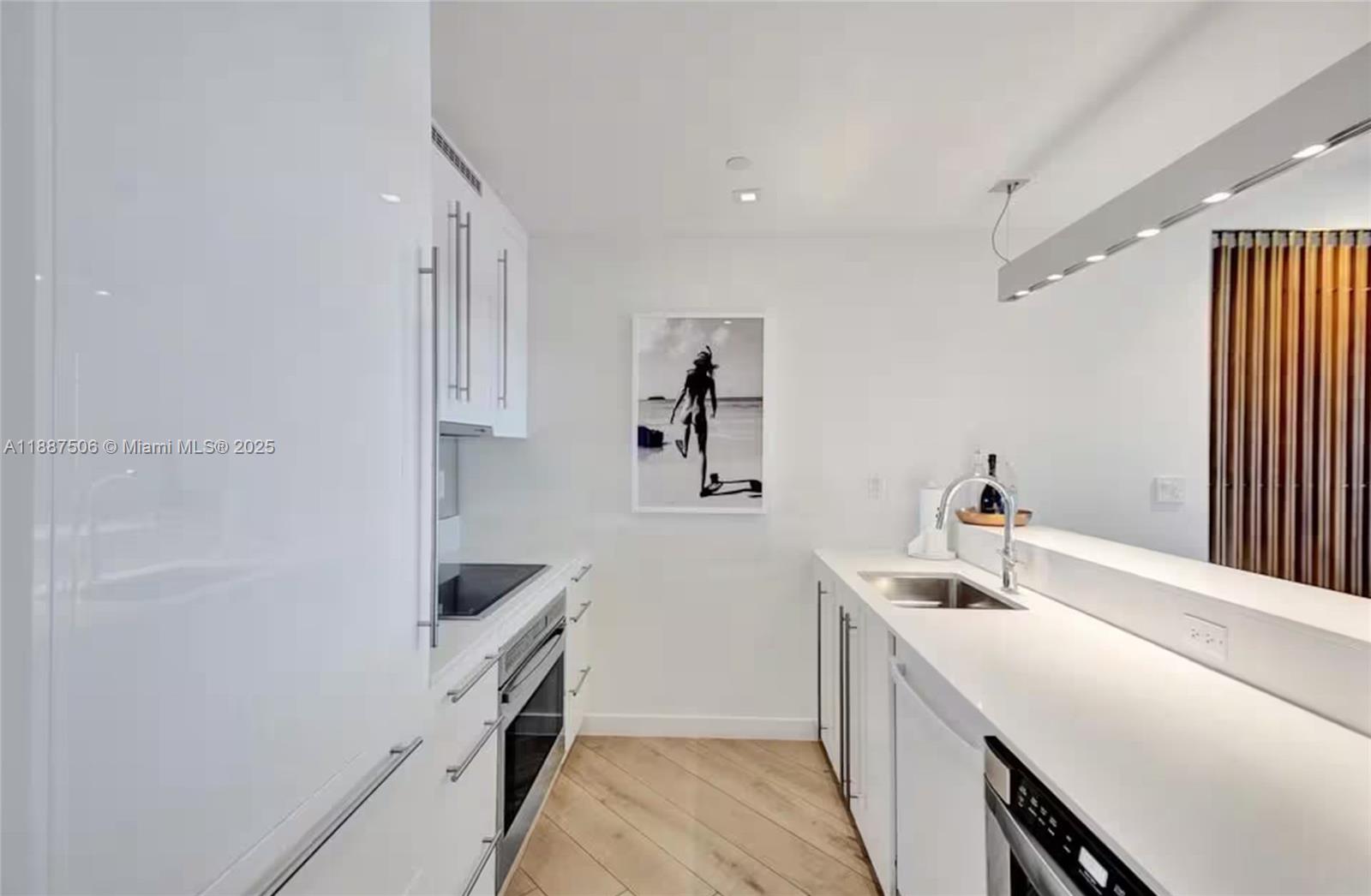 2201 Collins Avenue #1214, Miami Beach FL 33139