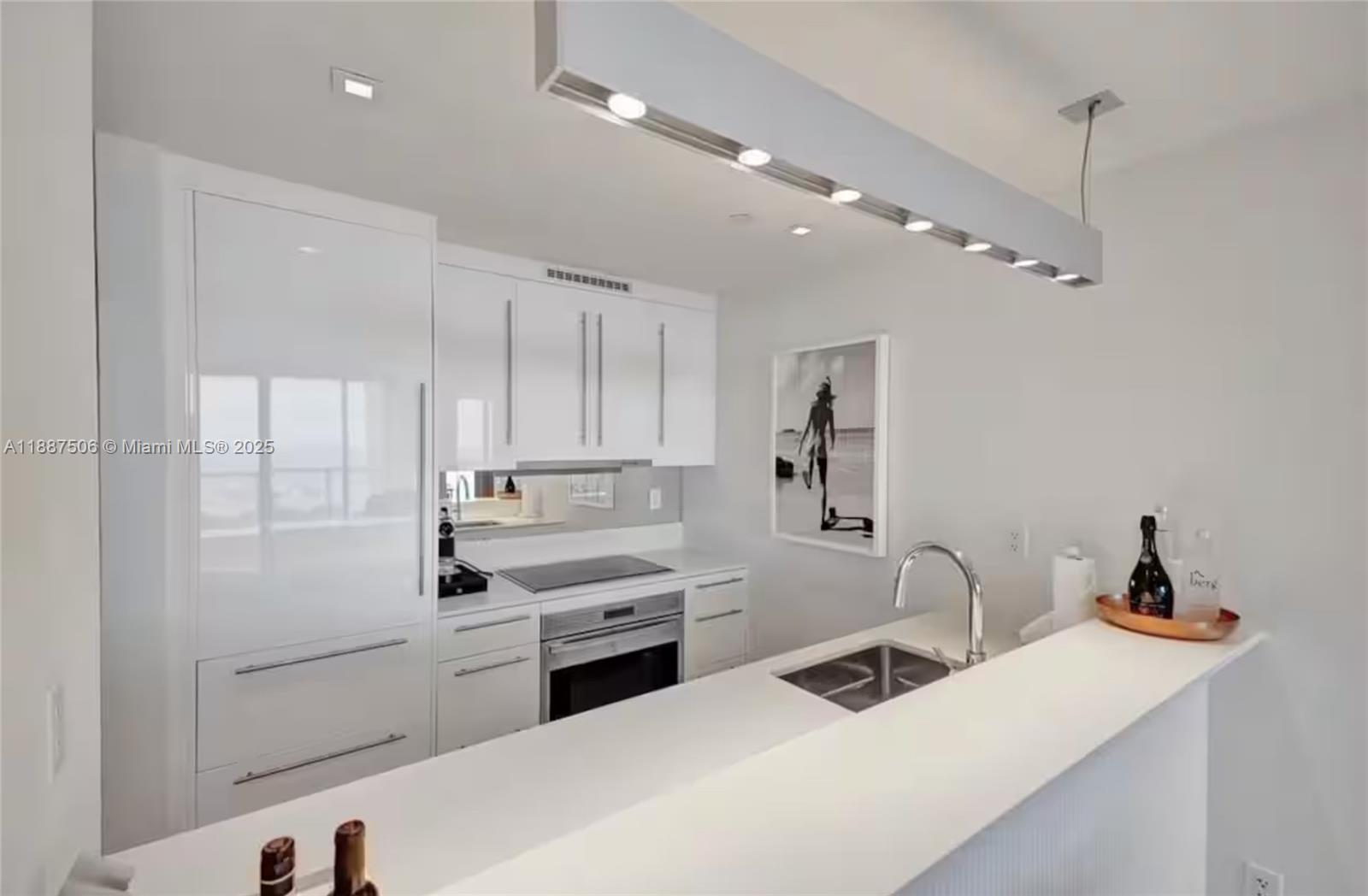 2201 Collins Avenue #1214, Miami Beach FL 33139