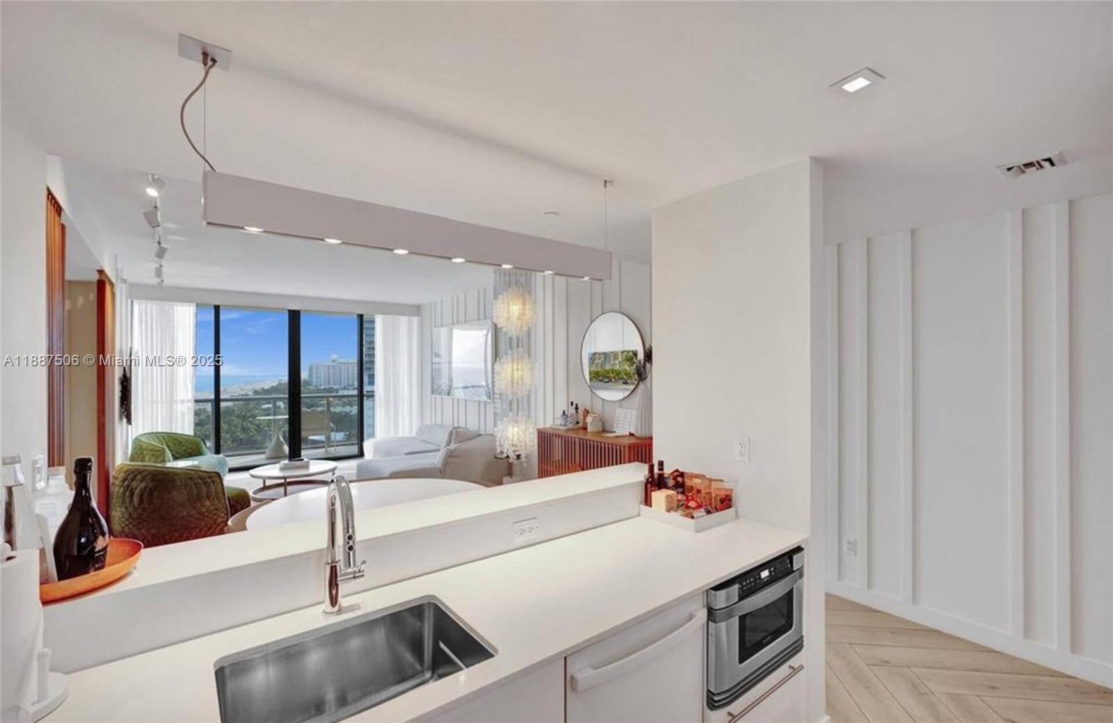 2201 Collins Avenue #1214, Miami Beach FL 33139