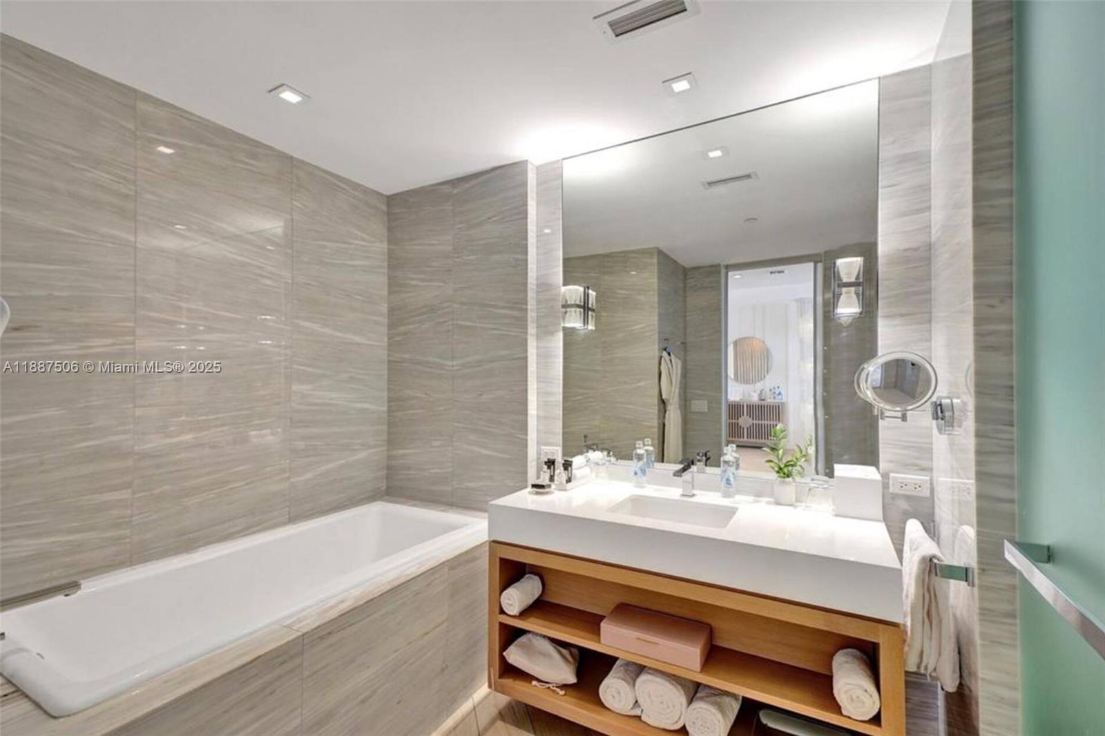2201 Collins Avenue #1214, Miami Beach FL 33139