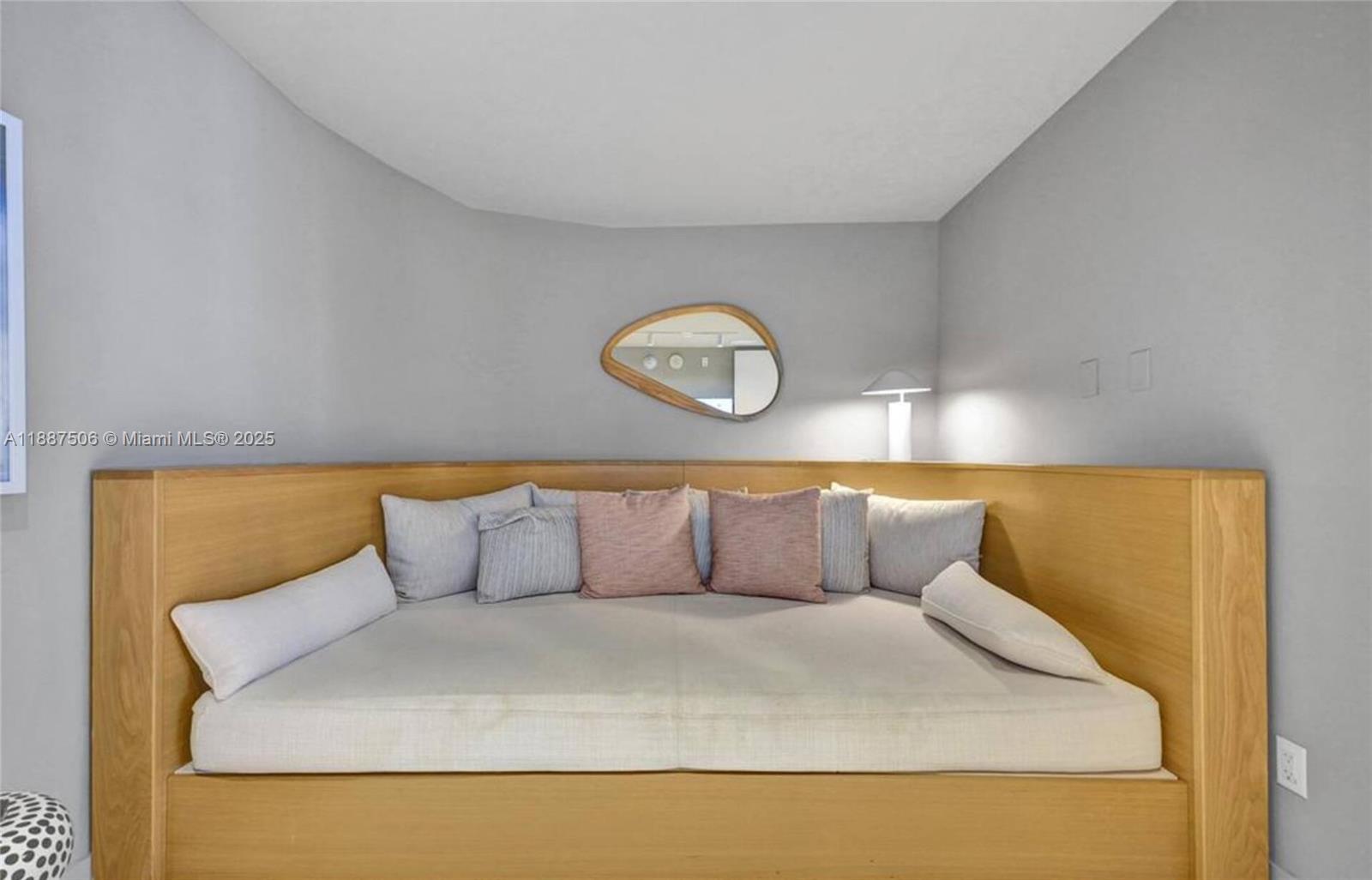 2201 Collins Avenue #1214, Miami Beach FL 33139
