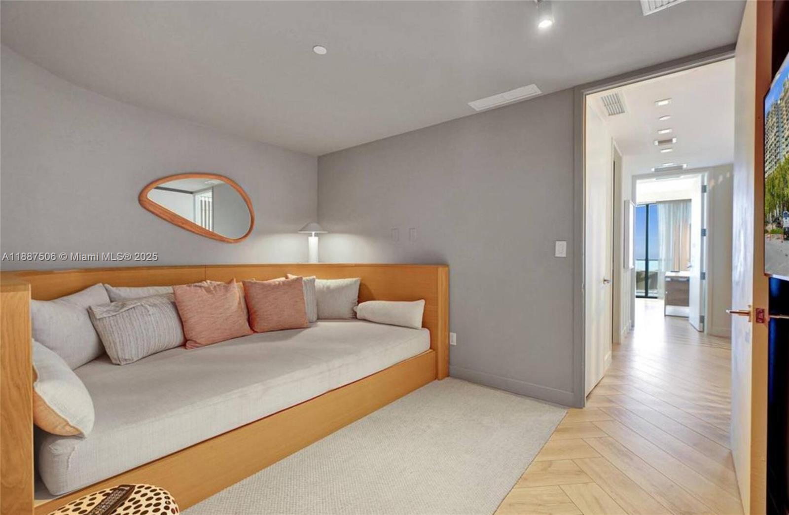 2201 Collins Avenue #1214, Miami Beach FL 33139