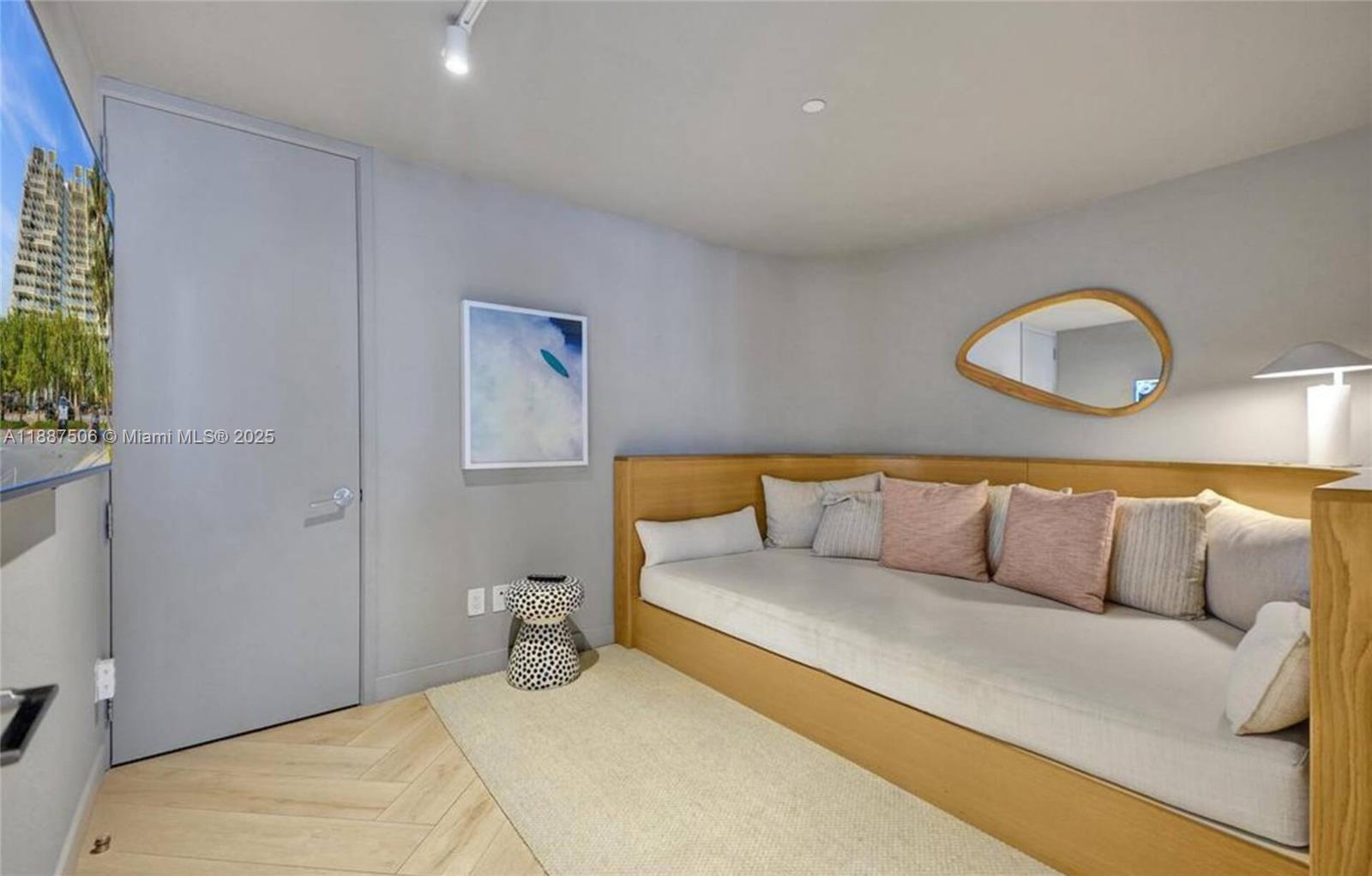 2201 Collins Avenue #1214, Miami Beach FL 33139