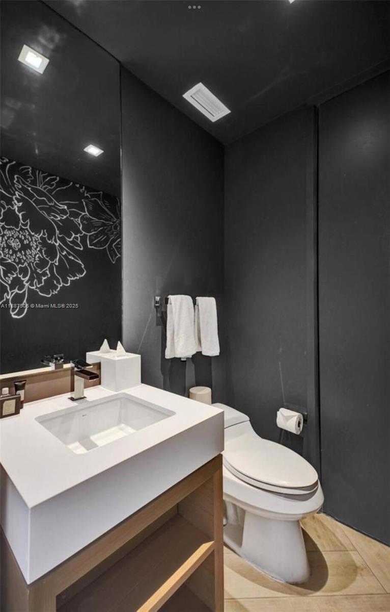 2201 Collins Avenue #1214, Miami Beach FL 33139