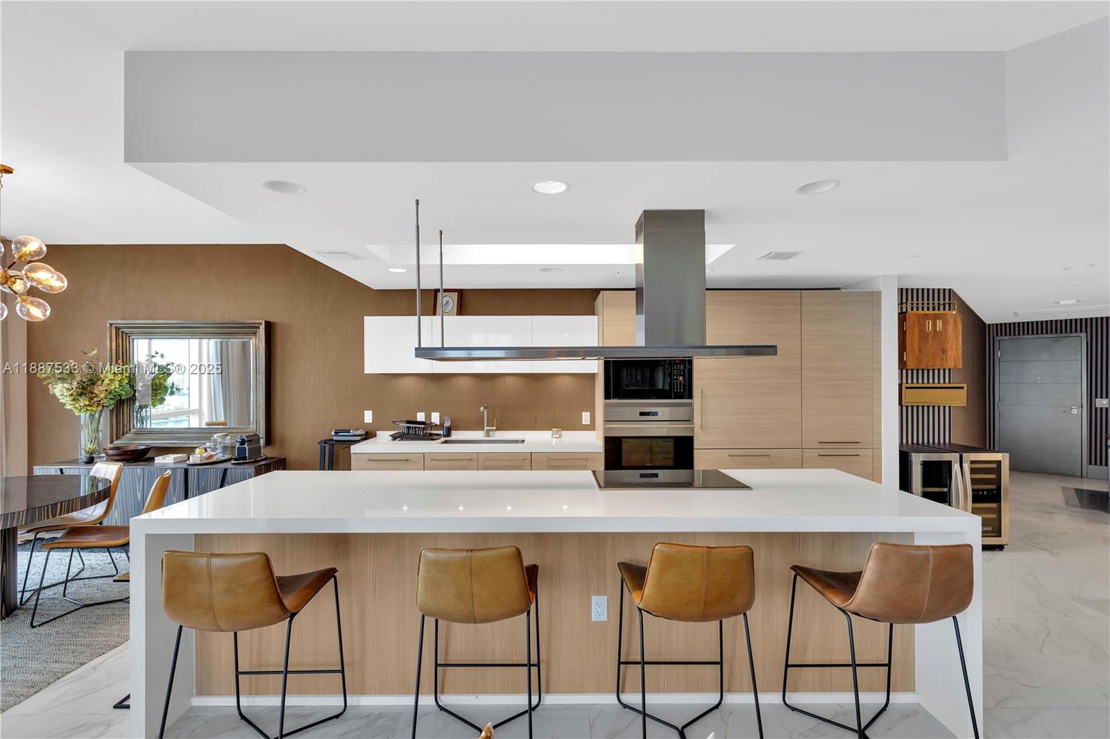 17111 Biscayne Blvd #1709, North Miami Beach FL 33160