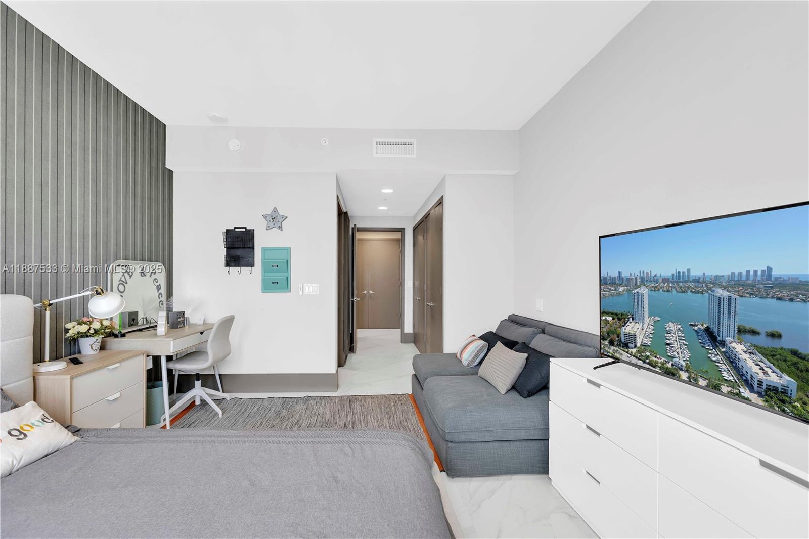 17111 Biscayne Blvd #1709, North Miami Beach FL 33160
