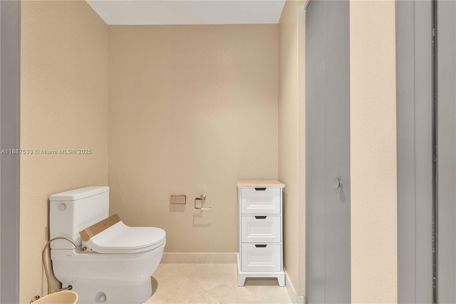 17111 Biscayne Blvd #1709, North Miami Beach FL 33160