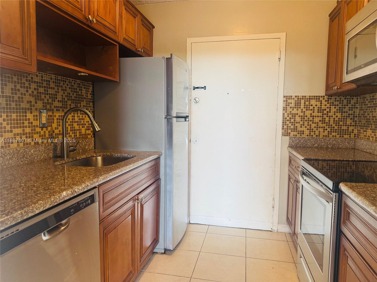 2000 NE 135th St #403, North Miami FL 33181