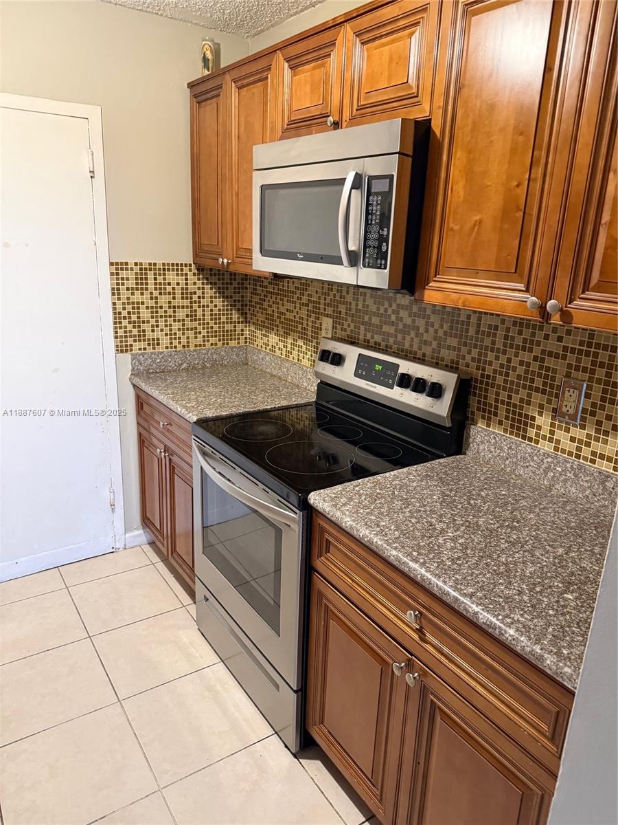 2000 NE 135th St #403, North Miami FL 33181