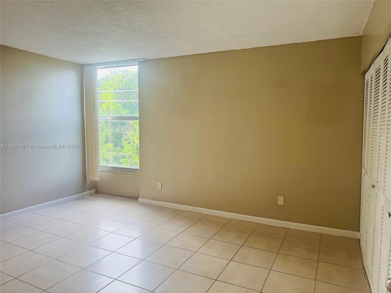 2000 NE 135th St #403, North Miami FL 33181