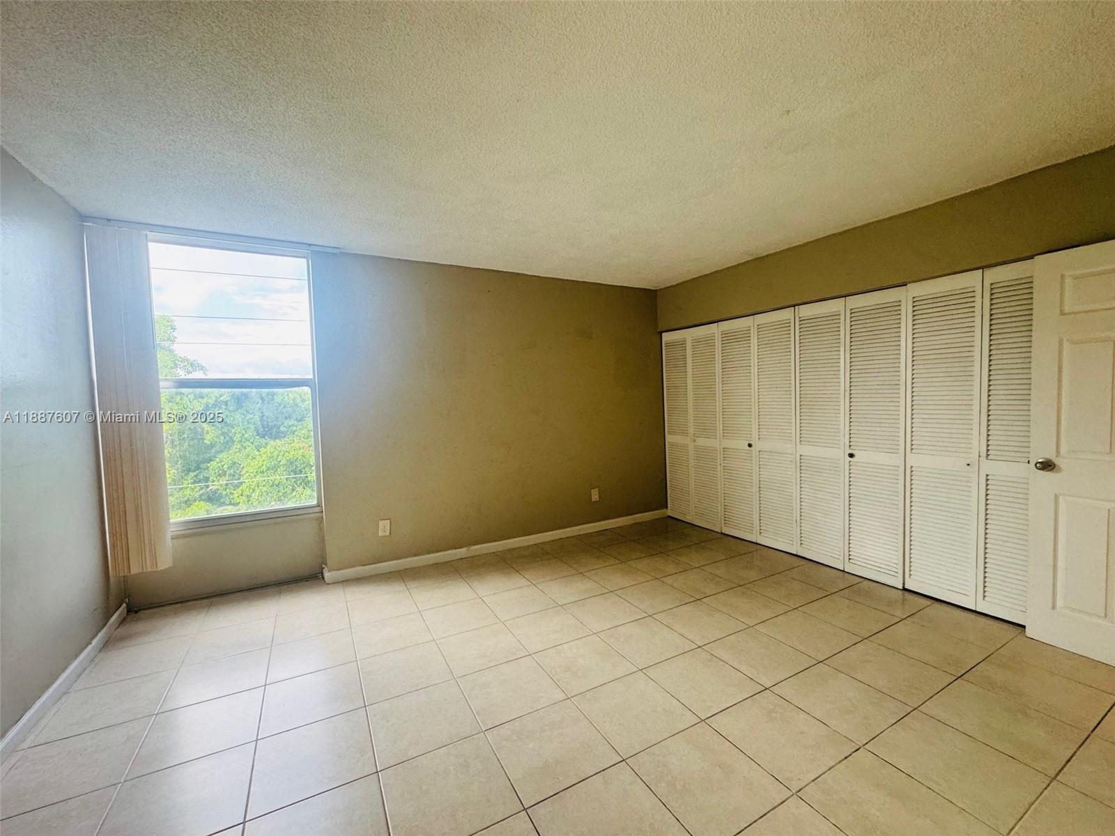 2000 NE 135th St #403, North Miami FL 33181