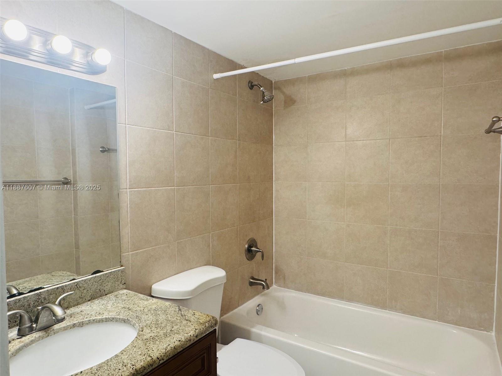 2000 NE 135th St #403, North Miami FL 33181