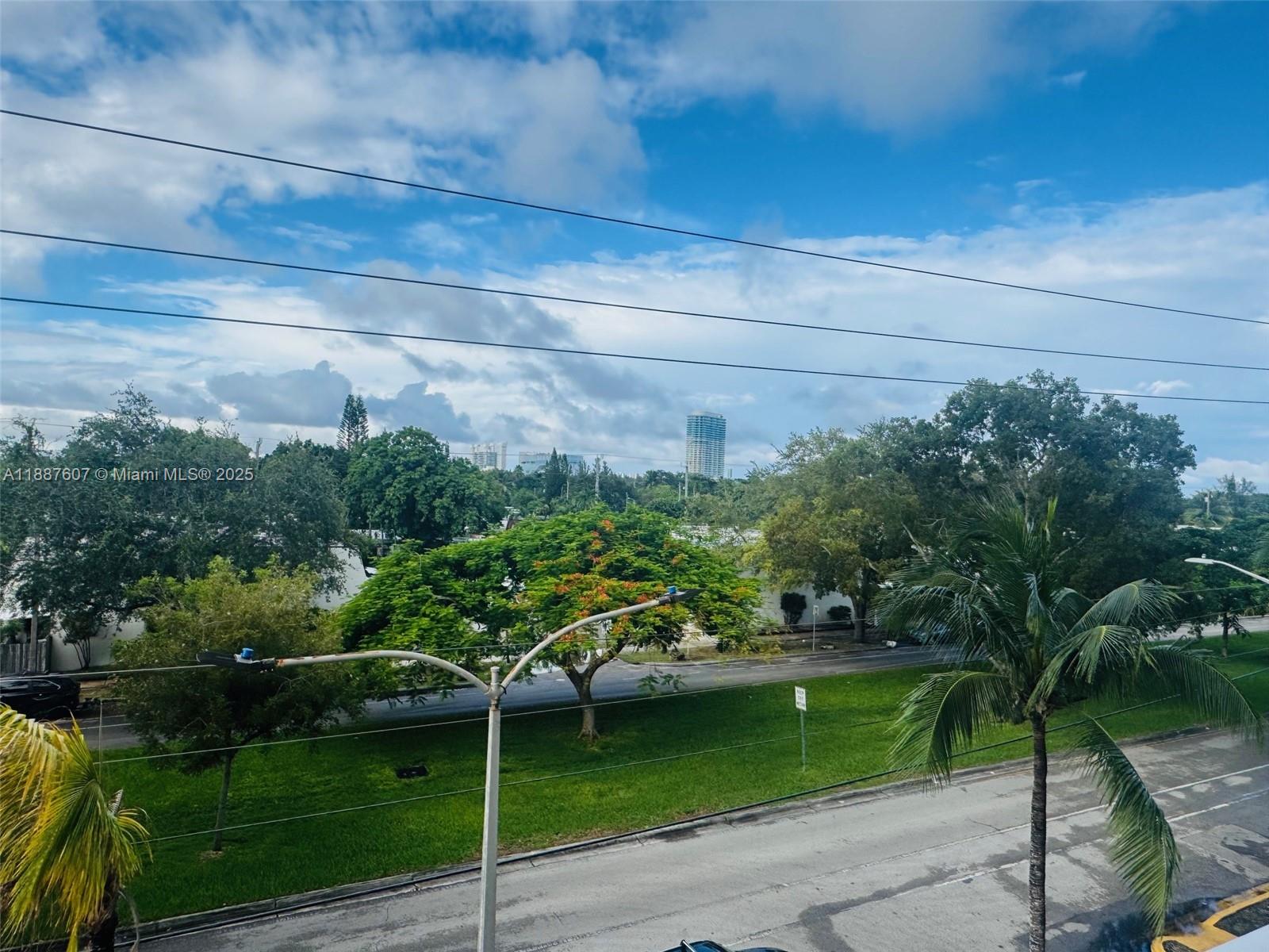 2000 NE 135th St #403, North Miami FL 33181