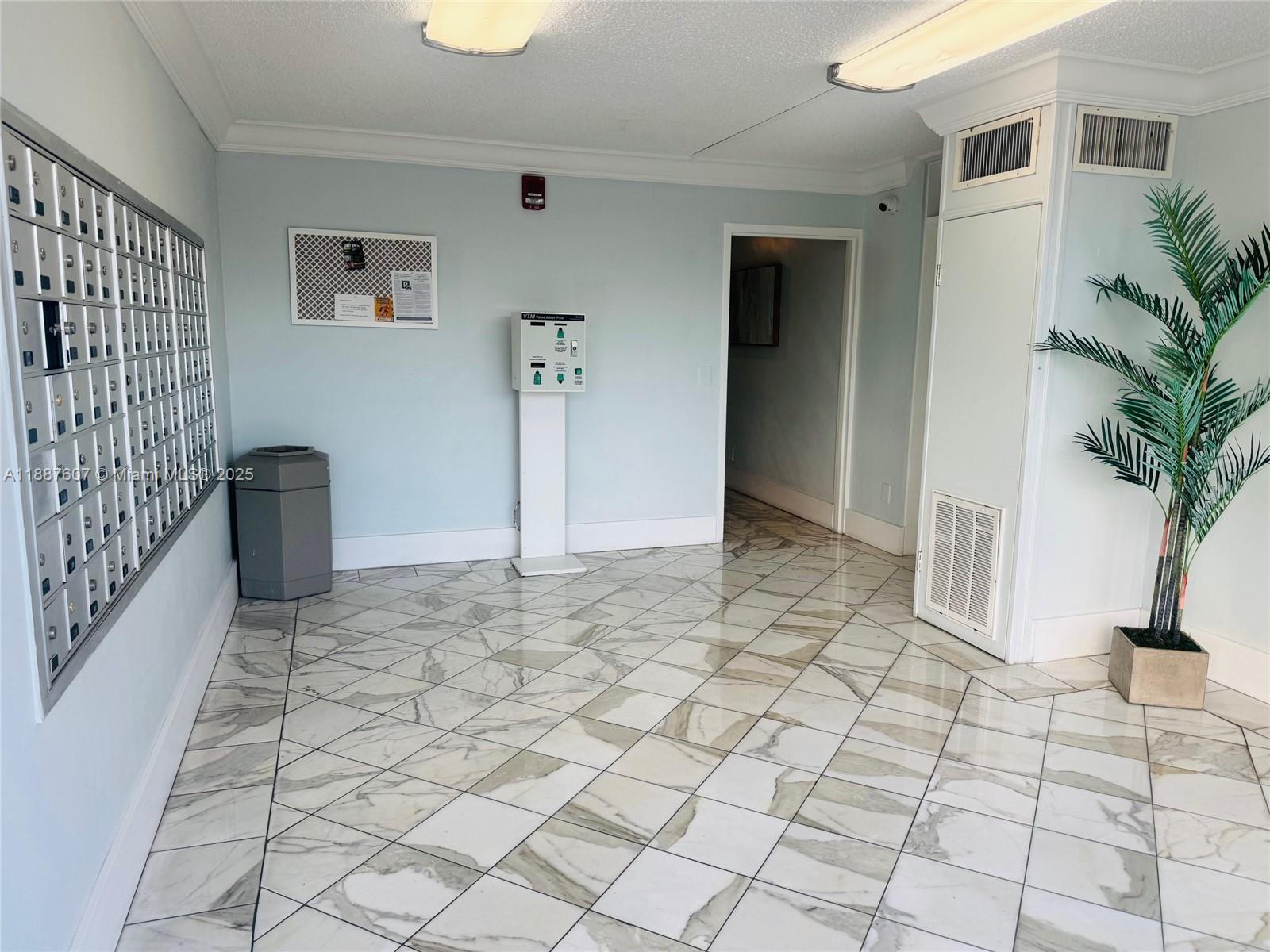 2000 NE 135th St #403, North Miami FL 33181