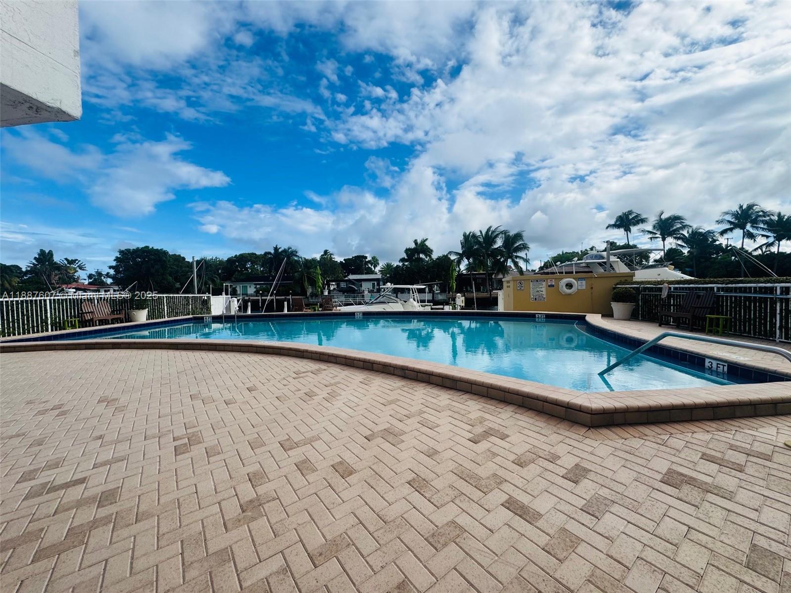 2000 NE 135th St #403, North Miami FL 33181