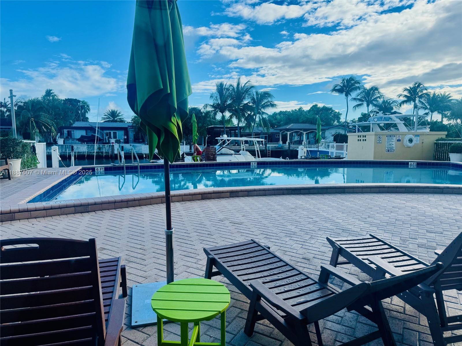 2000 NE 135th St #403, North Miami FL 33181