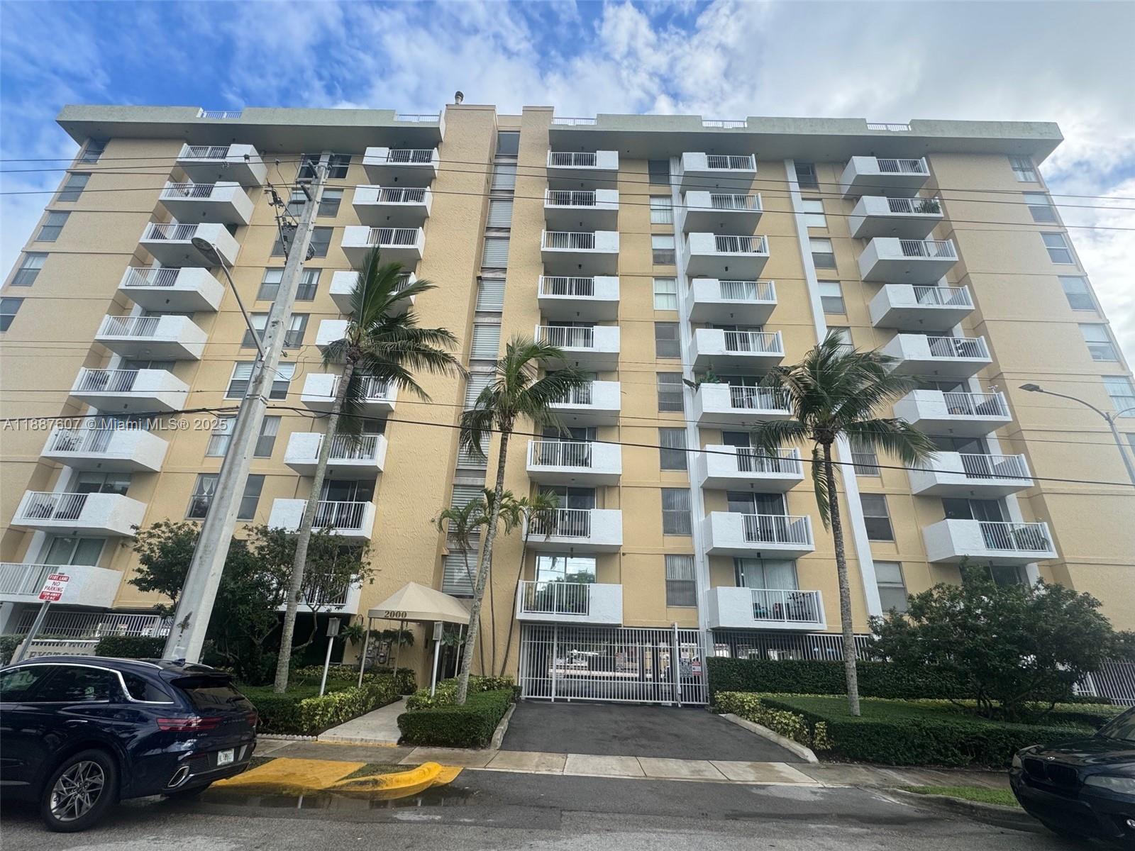 2000 NE 135th St #403, North Miami FL 33181