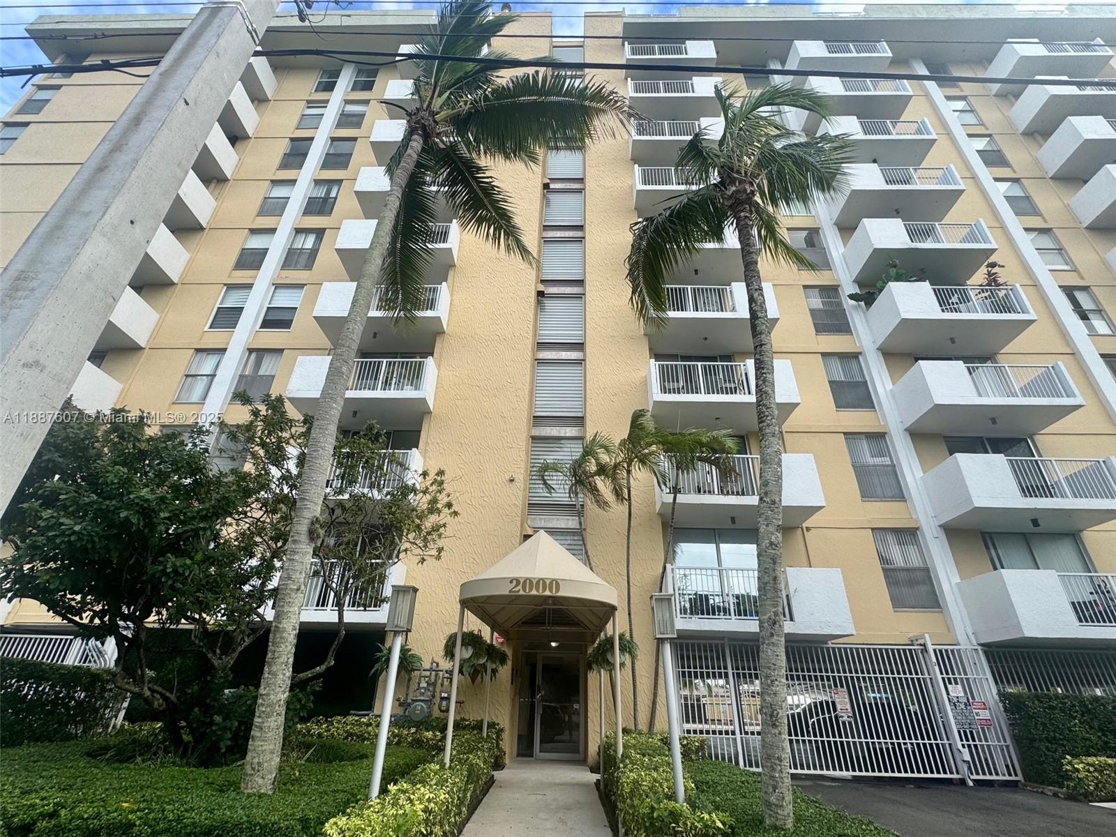 2000 NE 135th St #403, North Miami FL 33181
