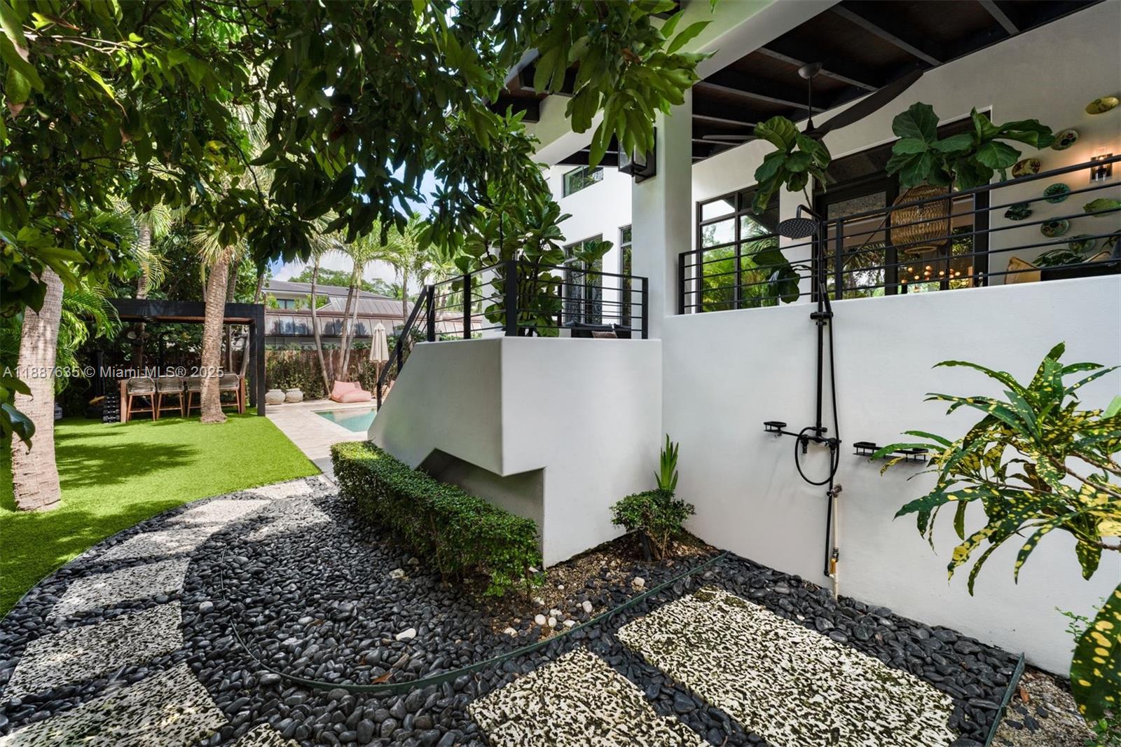 330 Caribbean Rd, Key Biscayne FL 33149
