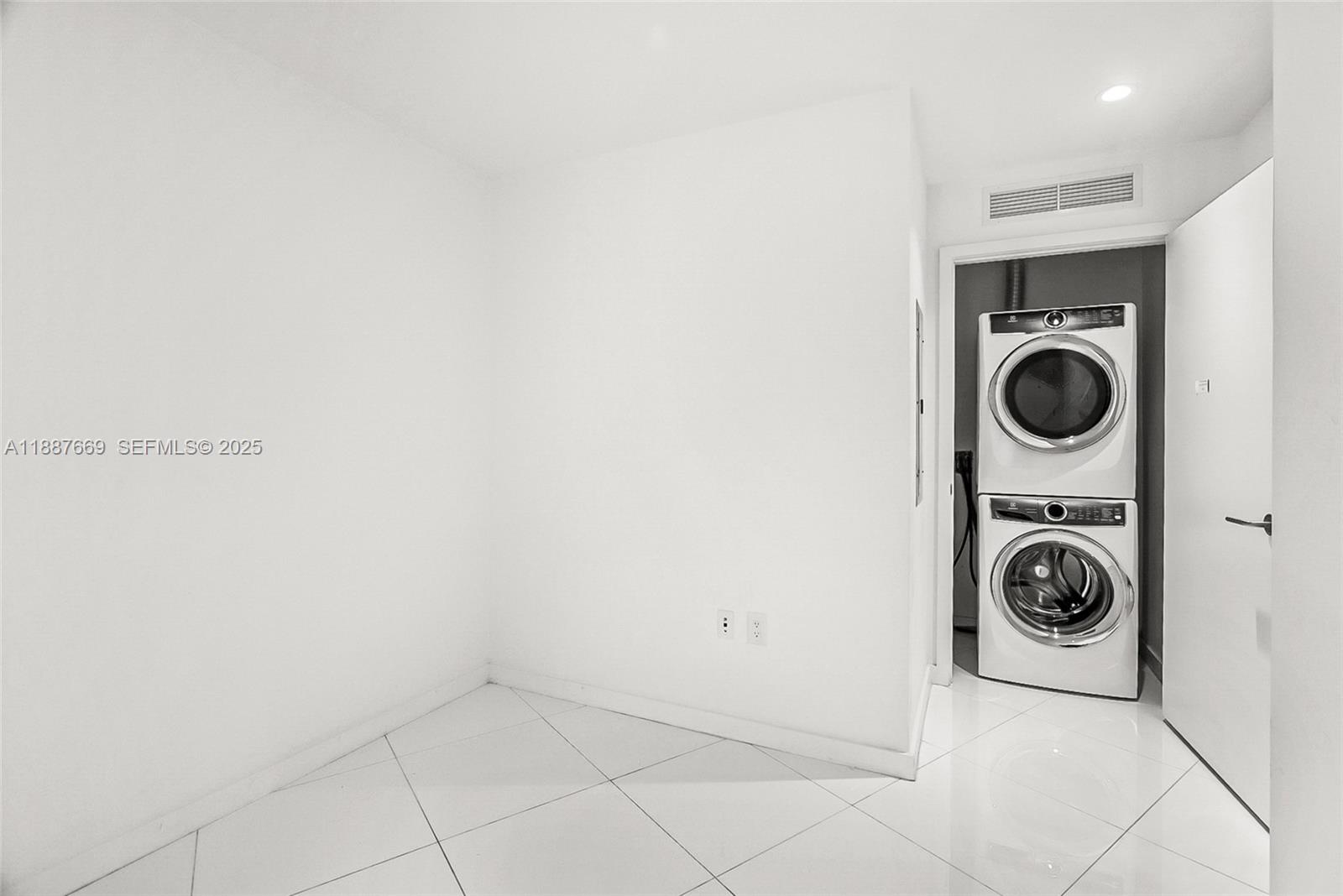 851 NE 1st Ave #2802, Miami FL 33132