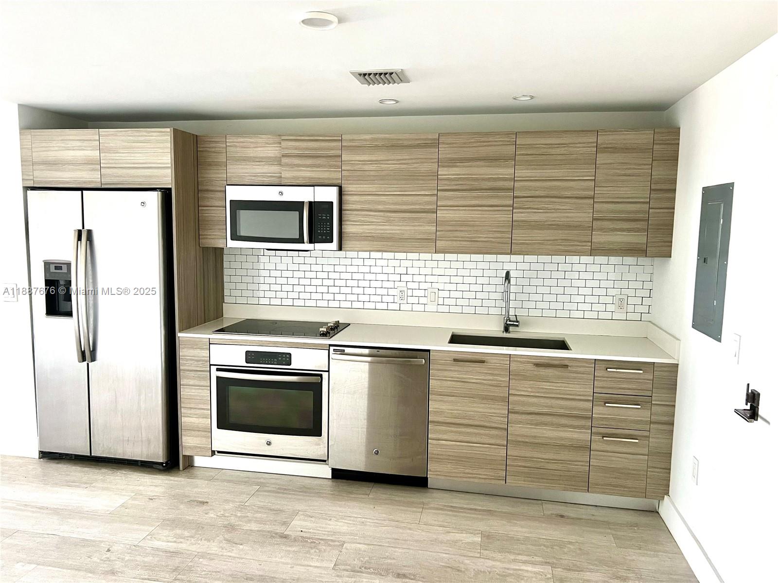 121 NE 34th St #1114, Miami FL 33137