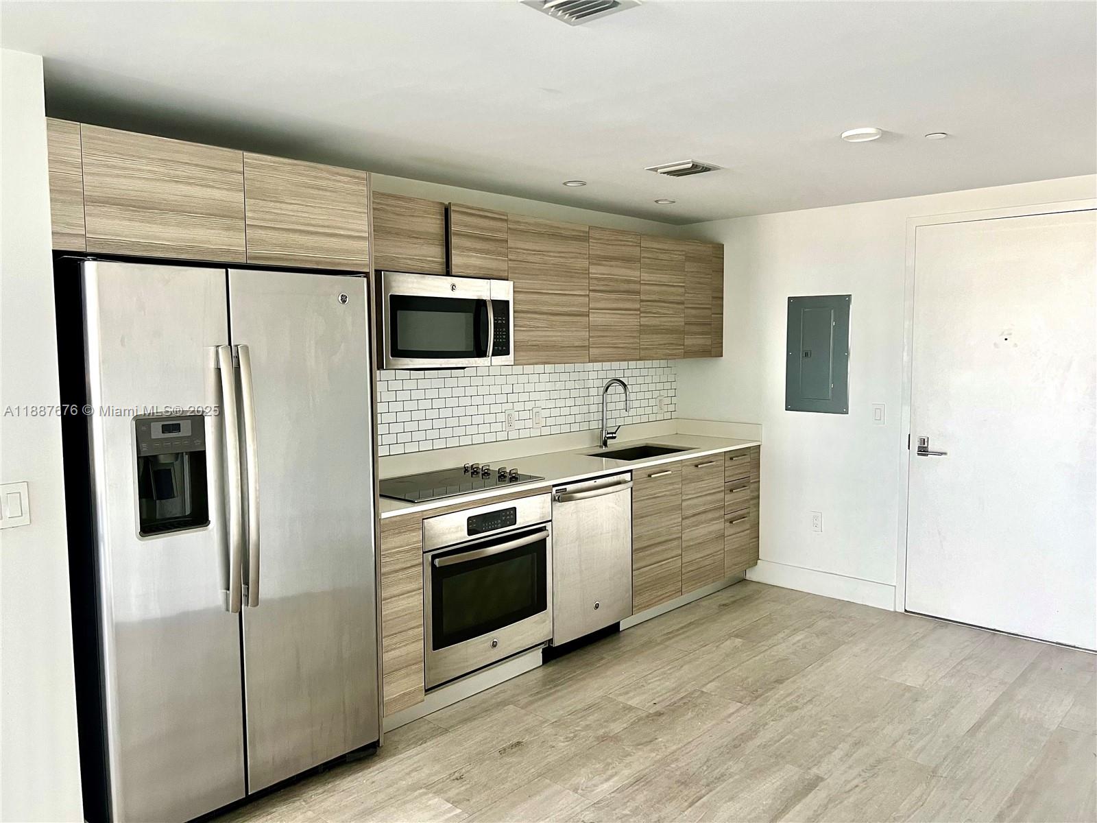 121 NE 34th St #1114, Miami FL 33137