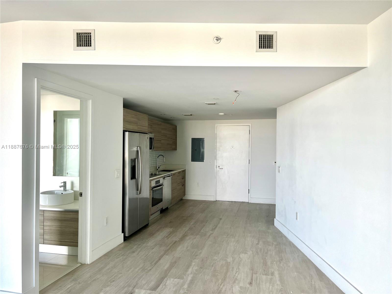 121 NE 34th St #1114, Miami FL 33137
