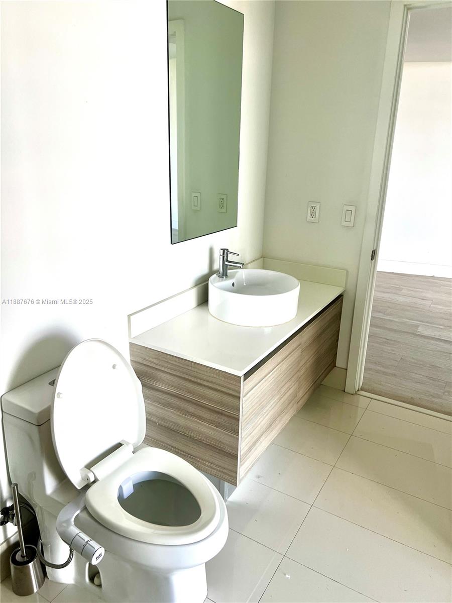 121 NE 34th St #1114, Miami FL 33137