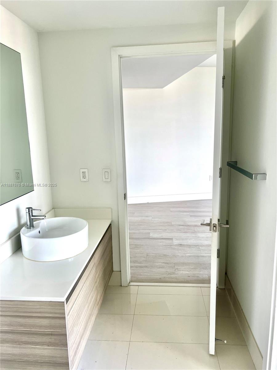 121 NE 34th St #1114, Miami FL 33137
