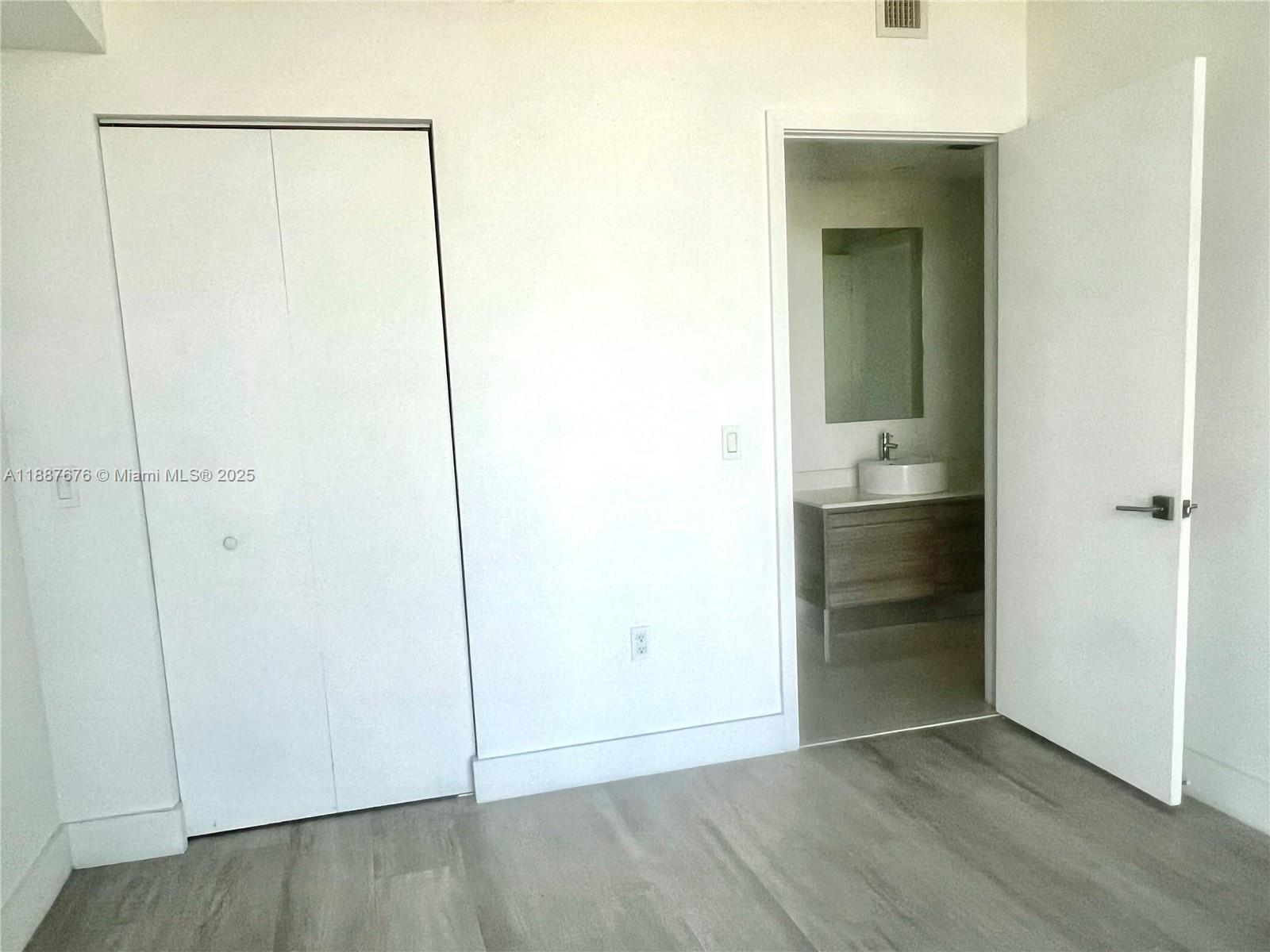121 NE 34th St #1114, Miami FL 33137