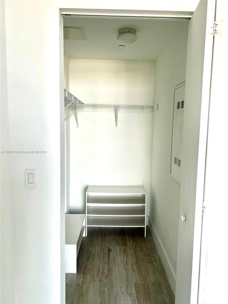 121 NE 34th St #1114, Miami FL 33137