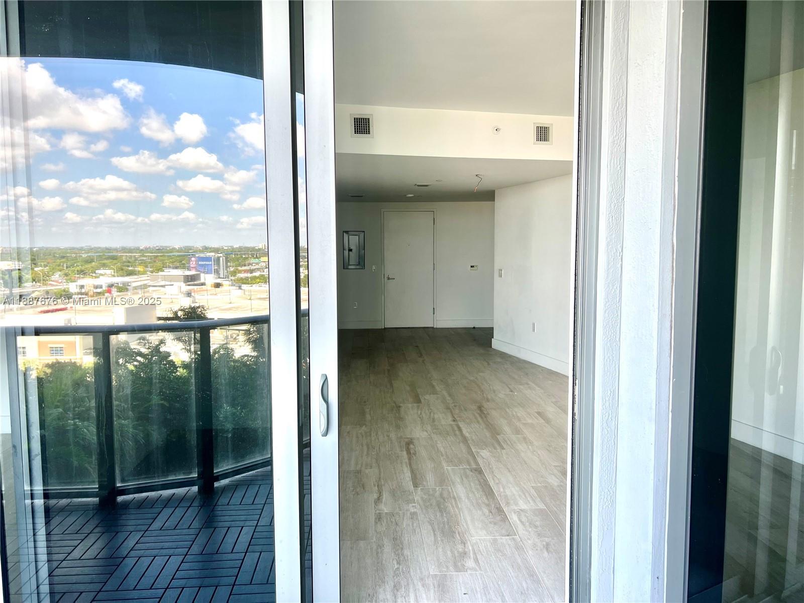 121 NE 34th St #1114, Miami FL 33137