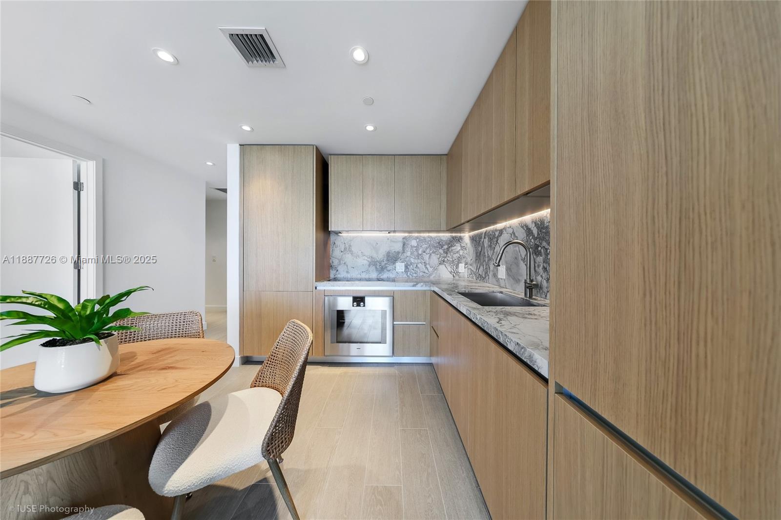 500 Alton Rd #1906, Miami Beach FL 33139