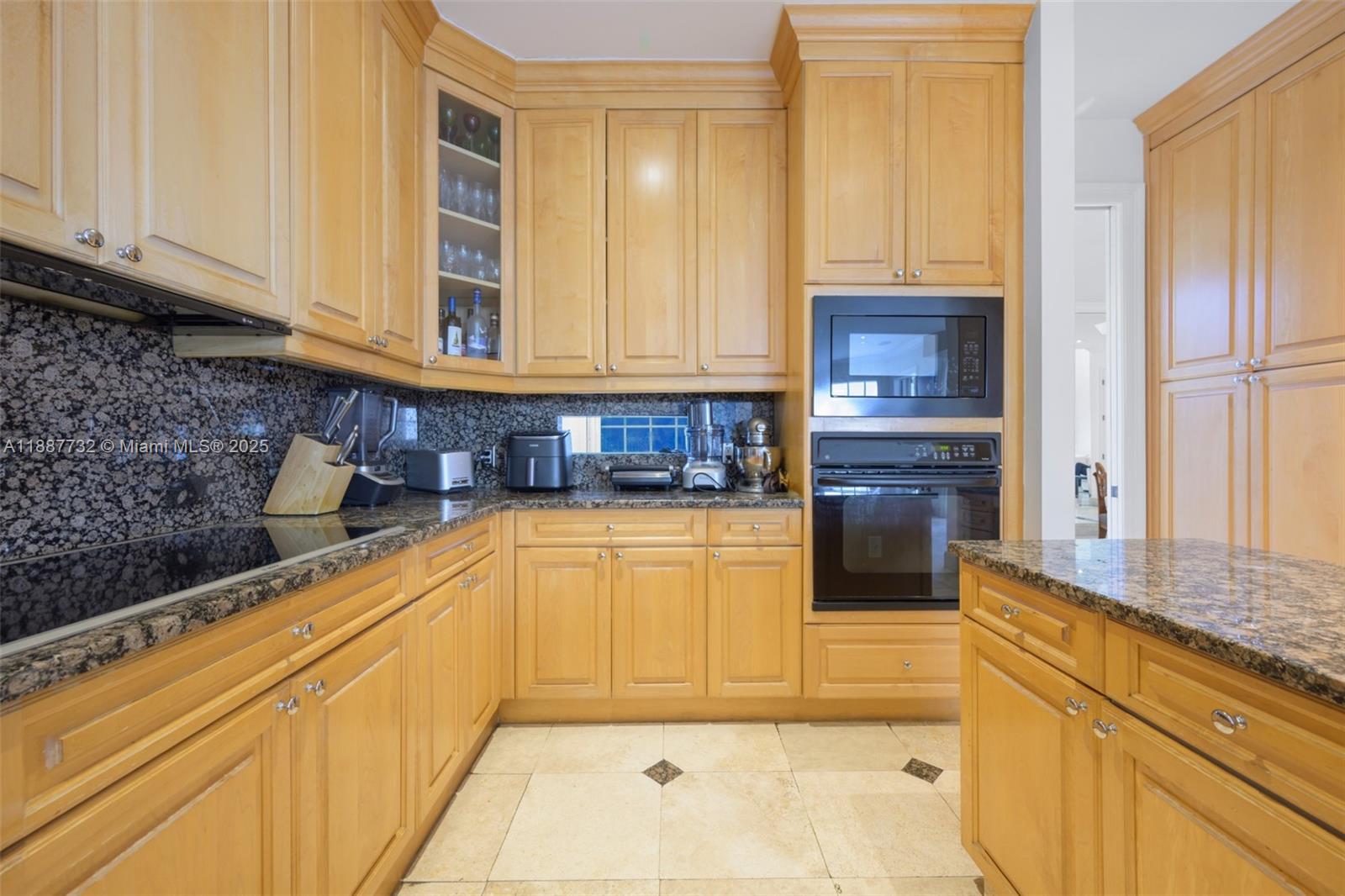 19460 39th Ct, Sunny Isles Beach FL 33160