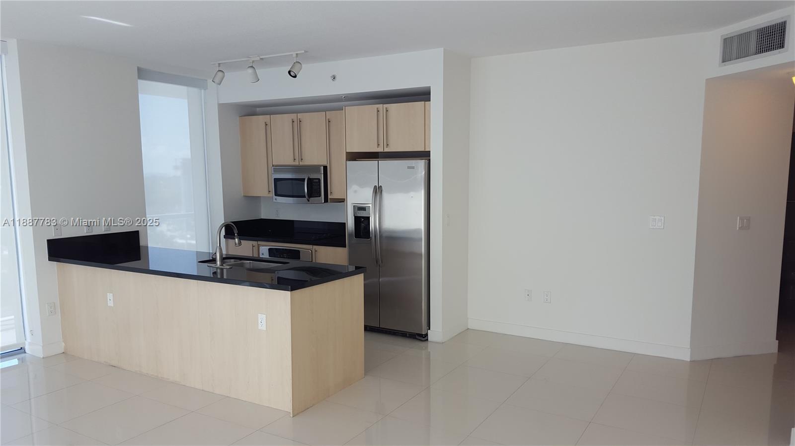 79 SW 12 ST #1506-S, Miami FL 33130