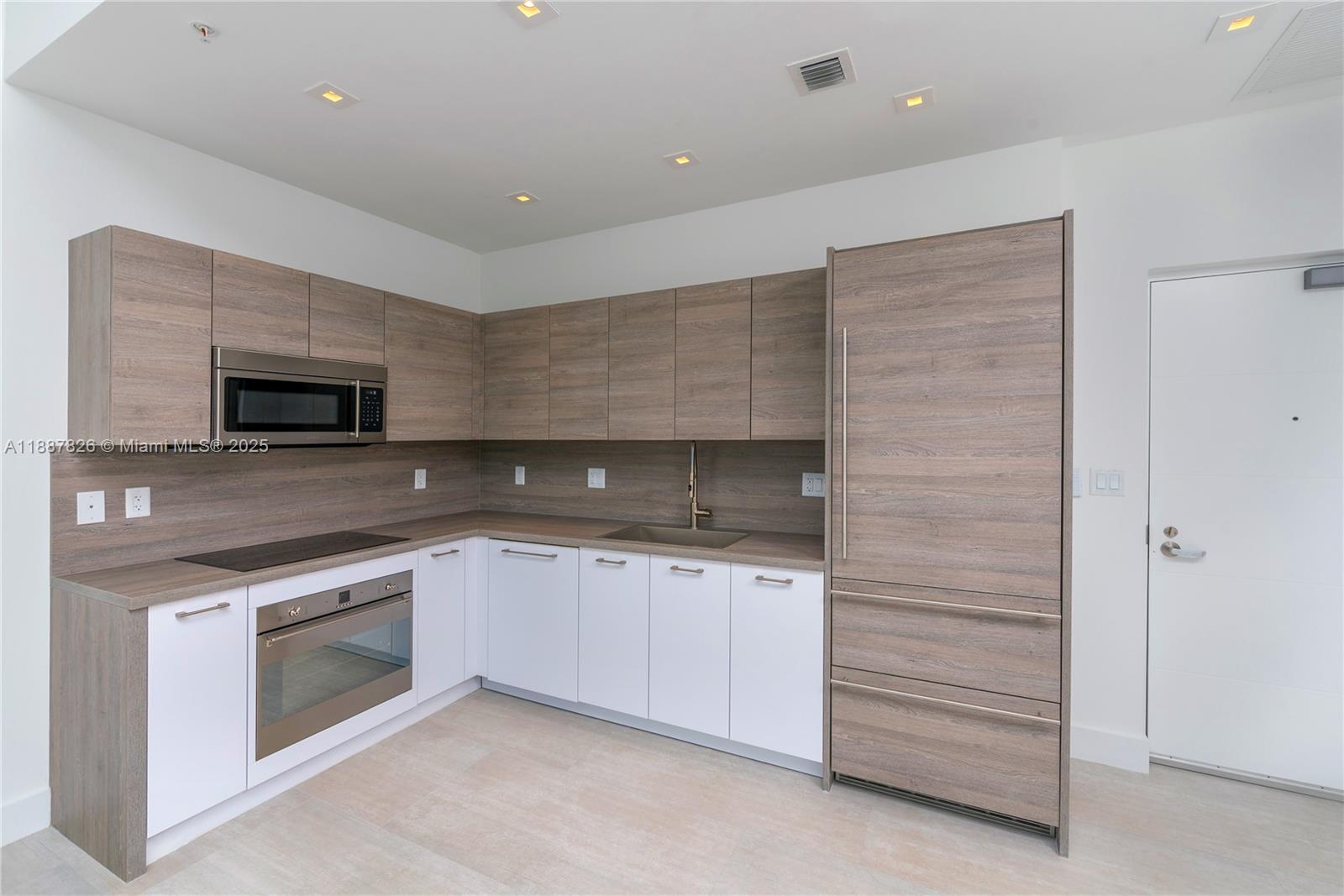 400 Sunny Isles Blvd #121, Sunny Isles Beach FL 33160