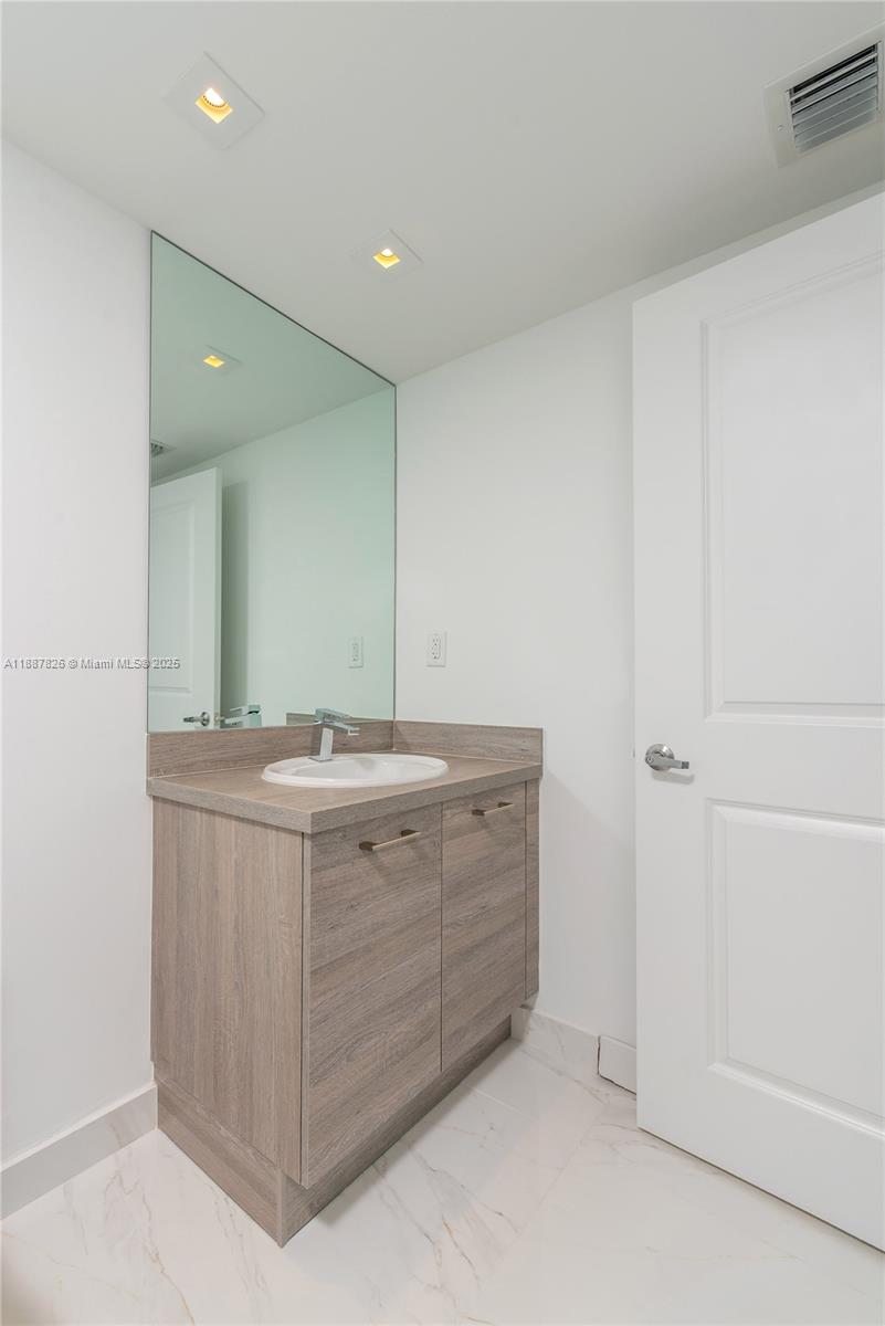 400 Sunny Isles Blvd #121, Sunny Isles Beach FL 33160