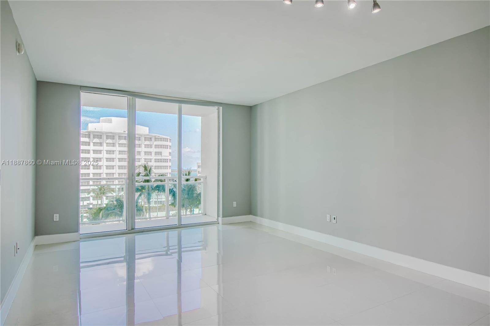 951 Brickell Ave #1402, Miami FL 33131