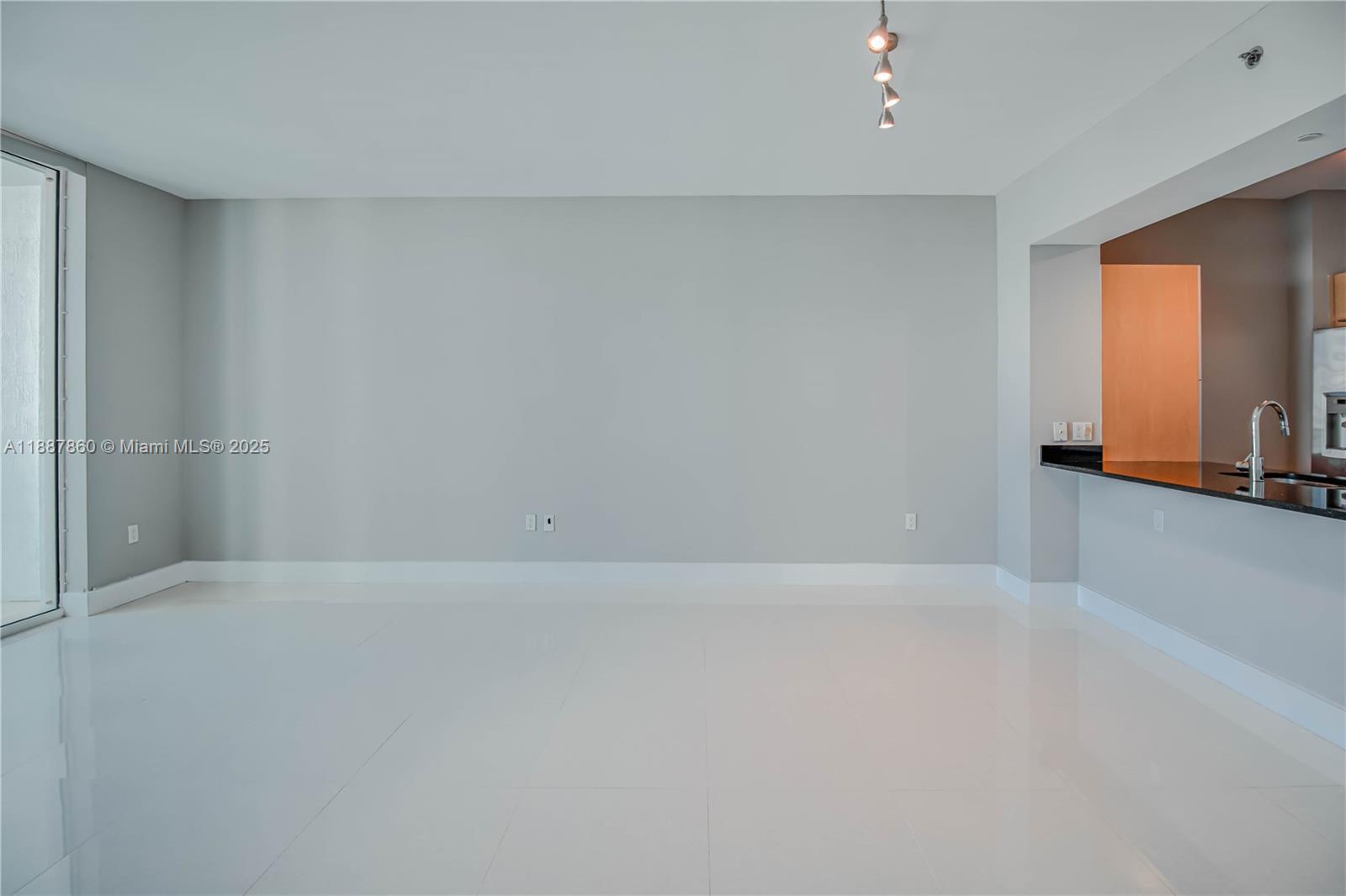 951 Brickell Ave #1402, Miami FL 33131
